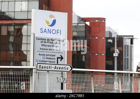 Cette photo prise sur 19 janvier 2021 montre la plate-forme de production et de recherche et développement (R&D) dans le centre de biotechnologie de la société française de l'industrie pharmaceutique Sanofi à Vitry-sur-Seine, dans la banlieue parisienne. Sanofi, la plus grande société pharmaceutique de France et leader mondial dans le développement de vaccins, a annoncé qu'il prévoyait 1 000 suppressions d'emplois en France sur trois ans.Sanofi a été critiqué pour la lenteur de son lancement de vaccin COVID-19. Sanofi et GlaxoSmithKline, partenaire britannique, ont déclaré le mois dernier que leur vaccin potentiel ne sera pas prêt avant la fin de 2021 parce qu’ils doivent améliorer le Banque D'Images