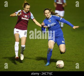 Sarah Robson de Durham W.F.C détient Martha Thomas de West Ham United WFC pendant la FA Women's Continental Tires League Cup Quarter finale match entre West Ham United Women et Durham Women au stade de construction de Chigwell sur 21 janvier , 2021 à Dagenham, Angleterre (photo par action Foto Sport/NurPhoto) Banque D'Images