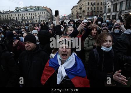 Les partisans du politicien Alexei Navalny lors d'un rassemblement à Saint-Pétersbourg, en Russie, sur 23 janvier 2021. Alexei Navalny, homme politique de l'opposition, est revenu après un empoisonnement de l'Allemagne à la Russie et a été détenu à l'aéroport de Moscou. (Photo de Valya Egorshin/NurPhoto) Banque D'Images