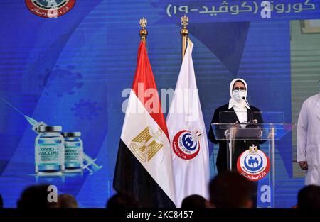 Le ministre égyptien de la Santé, Hala Zayed, s'exprime lors d'une conférence de presse sur le vaccin Sinopharm COVID-19 fabriqué en Chine, lors d'une conférence de presse, à l'hôpital Abu Khalifa d'Ismailia, en Egypte, le dimanche 24 janvier 2021 (photo de Fadel Damod/NurPhoto) Banque D'Images