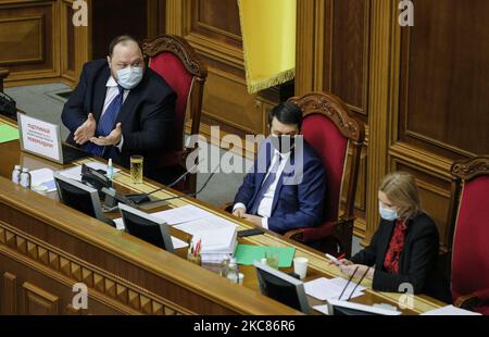 Les législateurs communiquent lors de la session de la Verkhovna Rada à Kiev, Ukraine, 26 janvier 2021. Le Parlement ukrainien a approuvé le projet de budget de l'État ukrainien pour 2021 (photo de Sergii Kharchenko/NurPhoto) Banque D'Images