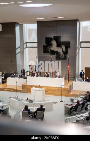 Une vision générale à l'intérieur du Parlement lors de la commémoration du 76th anniversaire de la libération du camp de concentration d'Auschwitz au Parlement de l'État de Basse-Saxe le 27 janvier 2021 à Hanovre. (Photo de Peter Niedung/NurPhoto) Banque D'Images