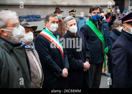 Le maire de Milan Giuseppe Sala assiste à la commémoration des victimes de la Shoah, lors de la Journée internationale du souvenir de l'Holocauste, devant l'ex Hotel Regina, via Silvio Pélico, sur 27 janvier 2021, à Milan, en Italie (photo d'Alessandro Bremec/NurPhoto) Banque D'Images