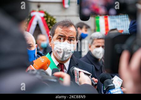 Le maire de Milan Giuseppe Sala assiste à la commémoration des victimes de la Shoah, lors de la Journée internationale du souvenir de l'Holocauste, devant l'ex Hotel Regina, via Silvio Pélico, sur 27 janvier 2021, à Milan, en Italie (photo d'Alessandro Bremec/NurPhoto) Banque D'Images