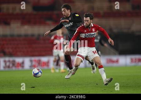 Matt Crooks de Rotherham a Uni des batailles pour possession avec Jonathan Howson de Middlesbrough lors du match de championnat Sky Bet entre Middlesbrough et Rotherham United au stade Riverside, Middlesbrough, le mercredi 27th janvier 2021. (Photo de Mark Fletcher/MI News/NurPhoto) Banque D'Images