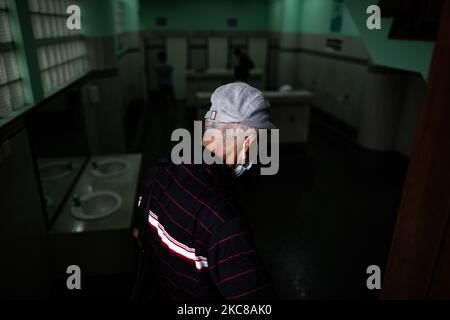 Des gens avec leur activité dans Une mosquée à Tangerang, Banten, Indonésie sur 26 janvier 2021. L'Indonésie atteint 1 millions de positif covid19 avec un décès total supérieur à 28 000 (photo de Donal Husni/NurPhoto) Banque D'Images