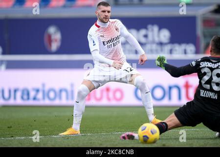Ante Rebic de l'AC Milan marque le premier but lors de la série Un match entre le FC de Bologne et l'AC Milan au Stadio Dall'Ara, Bologna, Italie, le 30 janvier 2021. (Photo de Giuseppe Maffia/NurPhoto) Banque D'Images