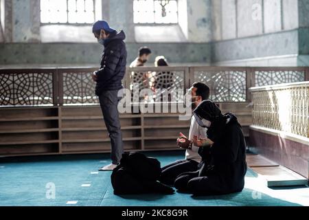 Touristes à la mosquée Sainte-Sophie pendant le couvre-feu à Istanbul, Turquie sur 31 janvier 2021. La Turquie l'a permis aux touristes pendant un week-end de couvre-feu dans toutes les provinces dans le cadre de mesures visant à endiguer la propagation du coronavirus. (Photo par Hosam Salem/NurPhoto) Banque D'Images