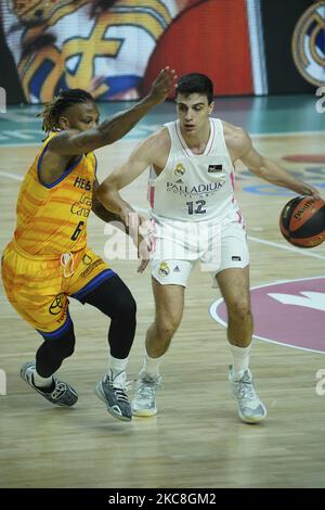 Carlos Alocn de Real Madrid gestes pendant le match de basket-ball de la Ligue ACB joué entre Real Madrid et Herbalife Gran Canaria au stade WiZink Centre sur 31 janvier 2021 à Madrid, Espagne. (Photo par Oscar Gonzalez/NurPhoto) Banque D'Images