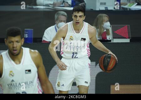 Carlos Alocn de Real Madrid gestes pendant le match de basket-ball de la Ligue ACB joué entre Real Madrid et Herbalife Gran Canaria au stade WiZink Centre sur 31 janvier 2021 à Madrid, Espagne. (Photo par Oscar Gonzalez/NurPhoto) Banque D'Images