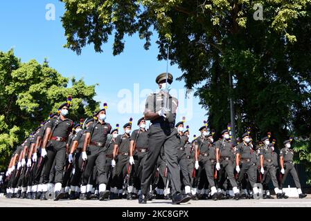 Sri-lankais masque personnel militaire pendant une session de répétition 73rd jour de célébration de l'indépendance à Colombo, Sri Lanka 1 février 2021 (photo par Akila Jayawardana/NurPhoto) Banque D'Images