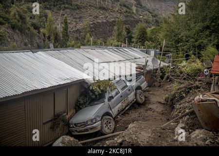 Plus d'une centaine de maisons ont été touchées par les inondations le week-end dernier à San José de Maipo, au Chili, sur 1 février 2021. La petite ville de San Alfonso a été complètement détruite après avoir été frappée par la tempête qui a touché la région centrale du pays. (Photo de Felipe Figueroa/Nurphoto) Banque D'Images