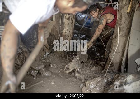 Plus d'une centaine de maisons ont été touchées par les inondations le week-end dernier à San José de Maipo, au Chili, sur 1 février 2021. La petite ville de San Alfonso a été complètement détruite après avoir été frappée par la tempête qui a touché la région centrale du pays. (Photo de Felipe Figueroa/Nurphoto) Banque D'Images