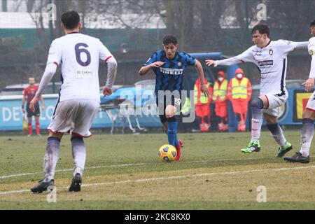 Lorenzo Peschetola du FC Internazionale U19 en action lors du match de football de la coupe Primavera TIM entre le FC Internazionale U19 et le Crotone U19. FC Internazionale U19 a remporté 3-0 contre Crotone U19, Milan, Italie, on 03 février 2021 (photo par Mairo Cinquetti/NurPhoto) Banque D'Images