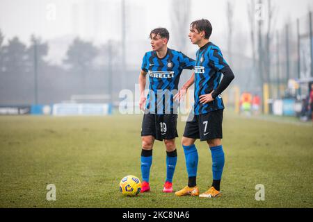 Lorenzo Peschetola et David Wieser du FC Internazionale lors du match de la coupe Coppa Italia - Primavera TIM entre le FC Internazionale U19 et le Crotone U19 au Suning Youth Development Centre on 03 février 2021 à Milan, Italie (photo d'Alessandro Bremec/NurPhoto) Banque D'Images