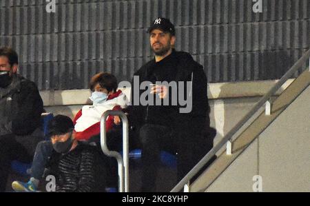 Gérard pique, propriétaire du FC Andorre, avec son fils Milan, lors du match entre le FC Barcelone B et le FC Andorre, club formé par Eder Sarabia, Assistant de Quique Setien au FC Barcelone, correspondant à la semaine 15 de la deuxième division B, joué au stade Johan Cruyff, le 07th février 2021, à Barcelone, Espagne. -- (photo par Urbanandsport/NurPhoto) Banque D'Images