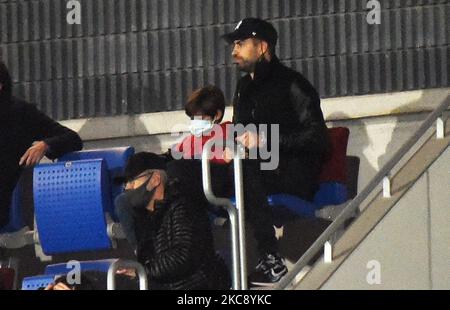 Gérard pique, propriétaire du FC Andorre, avec son fils Milan, lors du match entre le FC Barcelone B et le FC Andorre, club formé par Eder Sarabia, Assistant de Quique Setien au FC Barcelone, correspondant à la semaine 15 de la deuxième division B, joué au stade Johan Cruyff, le 07th février 2021, à Barcelone, Espagne. -- (photo par Urbanandsport/NurPhoto) Banque D'Images