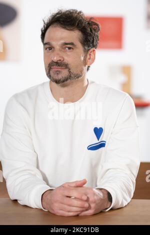 Le designer espagnol Jaime Hayon pose lors de la séance de portrait à Madrid, en Espagne, sur 9 février 2021. (Photo par Oscar Gonzalez/NurPhoto) Banque D'Images