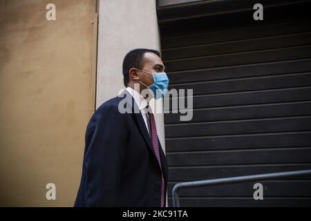 Le ministre italien des Affaires étrangères Luigi Di Maio arrive avant une réunion avec le Premier ministre désigné Mario Draghi sur la formation d'un nouveau gouvernement à la Chambre des députés (Montecitorio), sur 6 février 2021 à Rome, en Italie. (Photo de Christian Minelli/NurPhoto) Banque D'Images