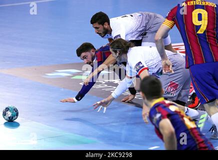 Kentin Mahé et Ludovic Fabregas pendant le match entre le FC Barcelone et Telekom Veszprem, correspondant à la semaine 10 de la Ligue des champions de l'EHF, joué au Palau Blaugrana, le 09th février 2021, à Barcelone, en Espagne. -- (photo par Urbanandsport/NurPhoto) Banque D'Images