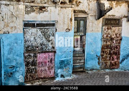 Portes fermées menant à des maisons et des magasins dans la ville de Moulay Idriss (Moulay Idriss Zerhoun) au Maroc, en Afrique. La ville sainte de Moulay Idriss était l'endroit où Moulay Idriss je suis arrivé en 789, apportant avec lui la religion de l'Islam, et de commencer une nouvelle dynastie. (Photo de Creative Touch Imaging Ltd./NurPhoto) Banque D'Images