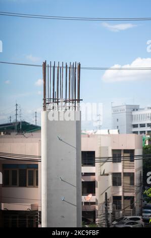 Une colonne de béton armé en acier en construction Banque D'Images