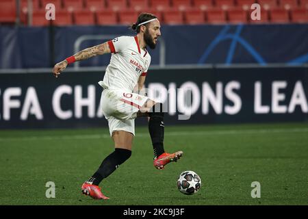 Nemanja Gudelj de Séville en aciton lors du match de la Ligue des champions de l'UEFA de 16 entre le FC Séville et Borussia Dortmund à l'Estadio Ramon Sanchez Pizjuan sur 17 février 2021 à Séville, Espagne. (Photo de Jose Breton/Pics action/NurPhoto) Banque D'Images