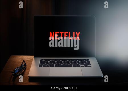 Netflix sur l'écran de l'ordinateur portable. Service de streaming Banque D'Images