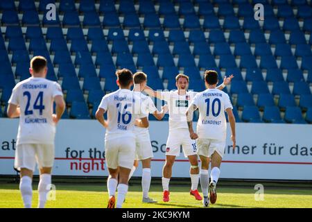 Christian Kuehlwetter, Kevin Simone Sessa, Jan Schoeppner, Marvin Lee Rittmueller et Tim Kleindienst de 1. Le FC Heidenheim fête après le premier but lors du deuxième match de la Bundesliga entre VfL Osnabrueck et 1. FC Heidenheim à Bremer Bruecker sur 20 février 2021 à Osnabrueck, Allemagne. (Photo de Peter Niedung/NurPhoto) Banque D'Images