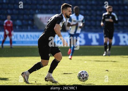 Kasim Rabihic de SC Verl court avec le ballon pendant le 3. Match Liga entre 1. FC Magdebourg et SC Verl à MDCC-Arenar sur 21 février 2021 à Magdebourg, Allemagne. (Photo de Peter Niedung/NurPhoto) Banque D'Images