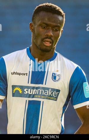 Sirbord Conteh de 1. Le FC Magdeburg est à l'avant-première en 3. Match Liga entre 1. FC Magdebourg et SC Verl à MDCC-Arenar sur 21 février 2021 à Magdebourg, Allemagne. (Photo de Peter Niedung/NurPhoto) Banque D'Images