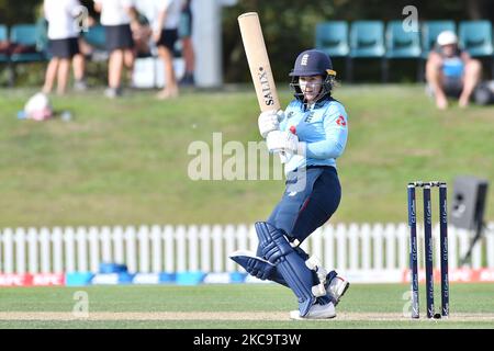 Les chauves-souris Tammy Beaumont d'Angleterre lors du premier match international de cricket d'une journée entre les femmes néo-zélandaises et les femmes d'Angleterre à l'ovale Hagley de Christchurch, en Nouvelle-Zélande, sur 23 février 2021. (Photo de Sanka Vidanagama/NurPhoto) Banque D'Images