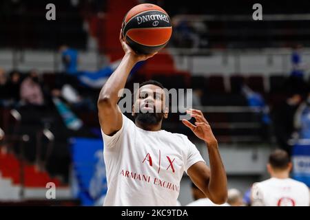 Kevin Punter de Milan en action pendant l'échauffement avant le match de basketball de l'Euroligue entre Zenit Saint-Pétersbourg et AX Armani Exchange Milan sur 22 février 2020 à Sibur Arena à Saint-Pétersbourg, Russie. (Photo de Mike Kireev/NurPhoto) Banque D'Images