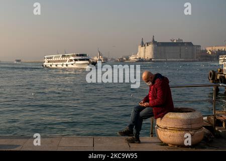 La vie quotidienne à Istanbul, Turquie vue sur 23 février 2021. La Turquie commencera progressivement à se normaliser par rapport aux restrictions du coronavirus à partir de 1 mars, a déclaré le ministre de la Santé Fahrettin Koca. (Photo par Erhan Demirtas/NurPhoto) Banque D'Images