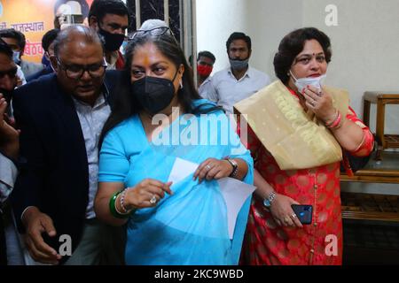 Rajasthan ancien ministre en chef Vasundhara Raje quitte après la réunion du Comité central du BJP au bureau du parti à Jaipur, Rajasthan, Inde, le mardi 23 février, 2021.(photo de Vishal Bhatnagar/NurPhoto) Banque D'Images