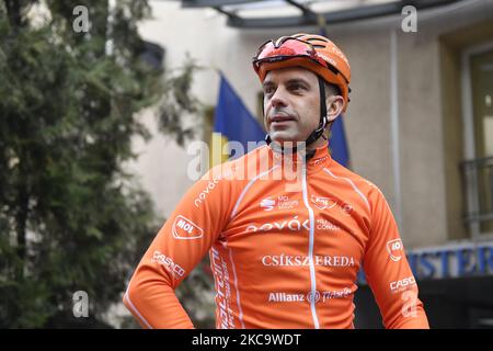 Carol-Eduard Novak la ministre roumaine de la Jeunesse et des Sports s'entraîne à vélo à Bucarest pour préparer les Jeux Olympiques, le mardi 23 février 2021, Bucarest, Roumanie. Il a représenté la Roumanie aux quatre Jeux paralympiques d'Athènes, de Beijing, de Londres et de Rio de Janeiro. Il remporte une médaille d'argent à Beijing, alors qu'en 2012, à Londres, il remporte une médaille d'or et une médaille d'argent. (Photo par Alex Nicodim/NurPhoto) Banque D'Images