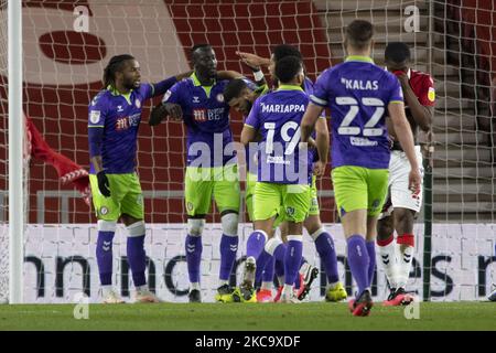 Famara Diedhiou marque le premier but de Bristol City et célèbre avec ses coéquipiers lors du match du championnat Sky Bet entre Middlesbrough et Bristol City au stade Riverside, à Middlesbrough, le mardi 23rd février 2021. (Photo de Trevor Wilkinson/MI News/NurPhoto) Banque D'Images