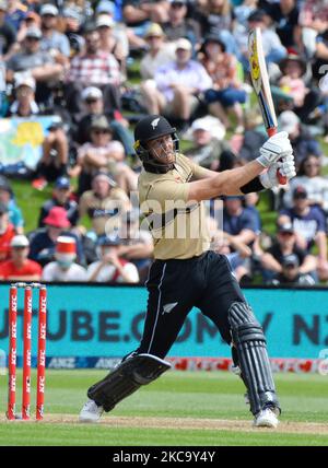 Martin Guptill, de Nouvelle-Zélande, se batte lors du deuxième match international de cricket de Twenty20 entre la Nouvelle-Zélande et l'Australie à l'Université Oval de Dunedin, Nouvelle-Zélande sur 25 février 2021. (Photo de Sanka Vidanagama/NurPhoto) Banque D'Images