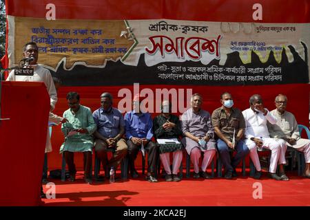 Les travailleurs ont organisé un rassemblement de protestation exigeant la réouverture de l'usine de jute et de l'usine de sucre du gouvernement à Dhaka, au Bangladesh, sur 27 février 2021 (photo de Kazi Salahuddin Razu/NurPhoto) Banque D'Images