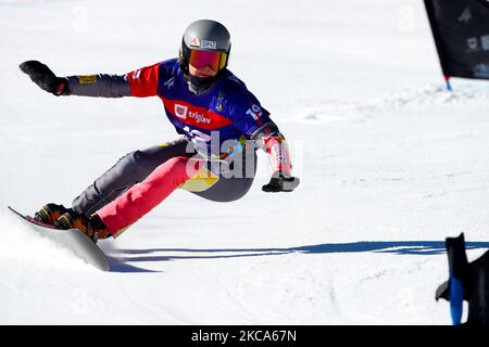 Le Loch Cheyenne, d’Allemagne, participe à la finale du slalom géant parallèle féminin lors des Championnats du monde de snowboard 2021 de la FIS sur 01 mars 2021 à Rogla, en Slovénie. (Photo de Damjan Zibert/NurPhoto) Banque D'Images