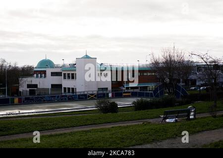 Chanteloup-les-Vignes, France, 4 février 2021. La mosquée Okba Ibn Nafi dans la ville de Noe. La présence musulmane dans cette commune est principalement liée à l'industrie automobile. En effet, beaucoup sont d'anciens travailleurs du site Peugeot de Poissy, à quelques kilomètres de la ville. (Photo par Emeric Fohlen/NurPhoto) Banque D'Images