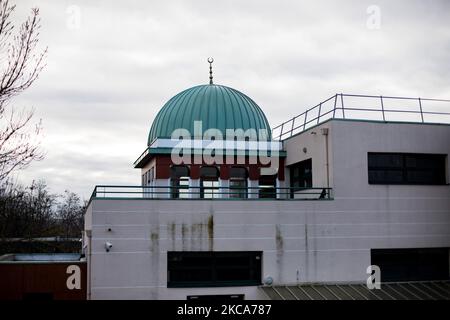 Chanteloup-les-Vignes, France, 4 février 2021. La mosquée Okba Ibn Nafi dans la ville de Noe. La présence musulmane dans cette commune est principalement liée à l'industrie automobile. En effet, beaucoup sont d'anciens travailleurs du site Peugeot de Poissy, à quelques kilomètres de la ville. (Photo par Emeric Fohlen/NurPhoto) Banque D'Images