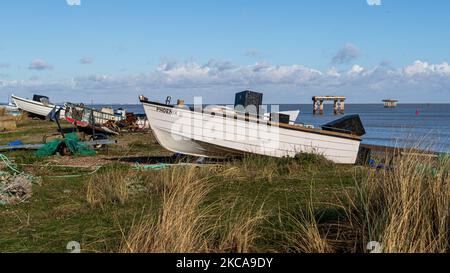 bateaux de pêche sur la plage de suffolk Banque D'Images