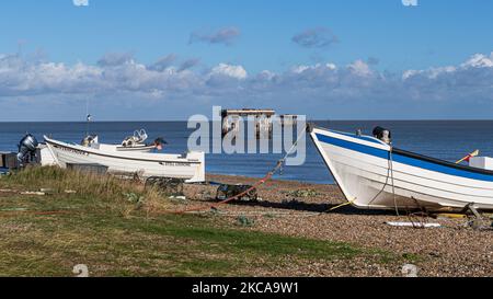 bateaux de pêche sur la plage de suffolk Banque D'Images