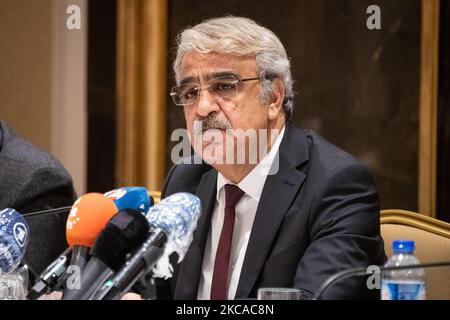 Mithat Sancar, co-président du Parti démocratique populaire (HDP) turc pro-kurde, a rejeté les accusations du gouvernement selon lesquelles des membres de son parti d'opposition avaient des liens avec des organisations terroristes et a répondu à des enquêtes judiciaires imminentes contre des responsables du parti lors d'une conférence de presse avec des journalistes à Istanbul, en Turquie, le 5 mars 2021. (Photo de Diego Cupolo/NurPhoto) Banque D'Images