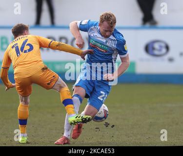 Chris Taylor de Barrow et Stephen Quinn de Mansfield Town lors du match de la Sky Bet League 2 entre Barrow et Mansfield Town à la rue Holker, Barrow-in-Furness, le samedi 6th mars 2021. (Photo de Mark Fletcher/MI News/NurPhoto) Banque D'Images