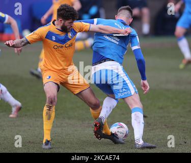 Josh Kay de Barrow en action avec Stephen Quinn de Mansfield Town pendant le match de la Sky Bet League 2 entre Barrow et Mansfield Town à la rue Holker, Barrow-in-Furness le samedi 6th mars 2021. (Photo de Mark Fletcher/MI News/NurPhoto) Banque D'Images