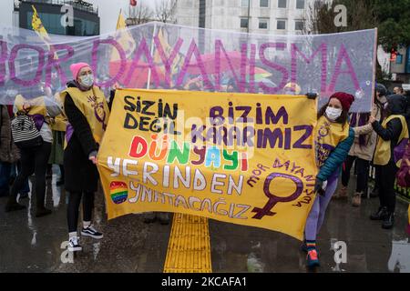 Les femmes et la communauté LGBTQI ont organisé une manifestation à Istanbul, en Turquie, sur 6 mars 2021 pour la prochaine Journée internationale de la femme. (Photo par Erhan Demirtas/NurPhoto) Banque D'Images