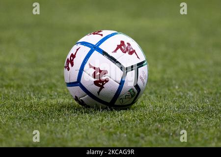 Vue détaillée du ballon de match de la série B pendant le match de la série B entre AC Reggiana et la Lecce des États-Unis au stade Mapei - TCCE del Tricolore sur 7 mars 2021 à Reggio Emilia, Italie. (Photo par Emmanuele Ciancaglini/NurPhoto) Banque D'Images