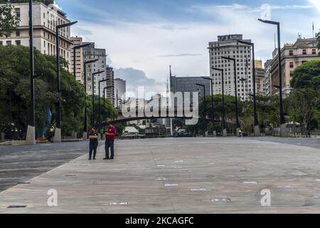 Vue des magasins fermés et des rues vides après la fermeture des services non essentiels à minuit et jusqu'à 20 mars dans l'État de Sao Paulo, dans le cadre de la nouvelle pandémie de coronavirus COVID-19, à Sao Paulo, au Brésil, sur 7 mars 2021. (Photo de Cris Faga/NurPhoto) Banque D'Images